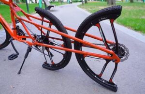 Bicicleta con rueda partida a la mitad. Magazinealdia.com